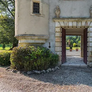 chateau-de-maillat.hotels-rhonealpes.com/